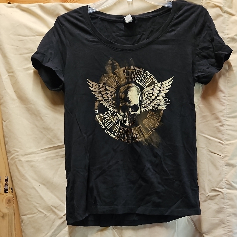 Like New! Harley-Davidson Black Tee with Skull And Wings Design Womens Size M